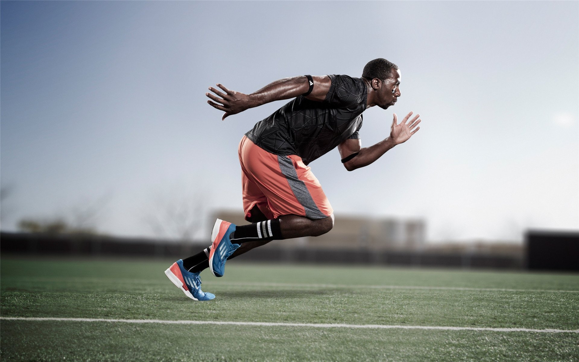 足球裁判体能测试采用智能评估系统，足球裁判体力