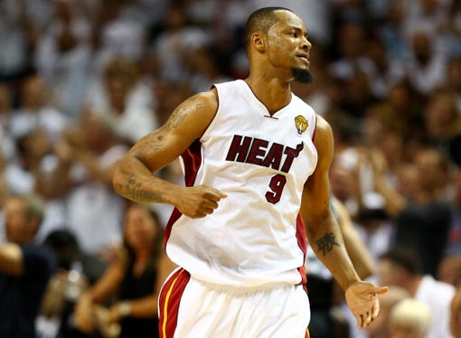 九游体育：湖人队新赛季：刘易斯表示将提升快攻成功率