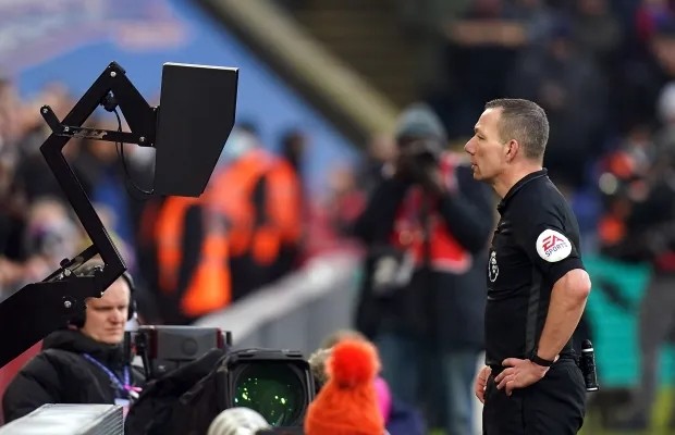 九游体育:英超的裁判变化：新规则的实施的简单介绍