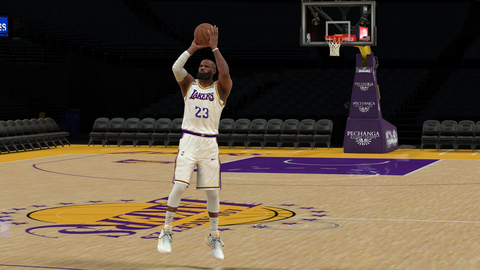 九游体育：湖人队训练视频：詹姆斯苦练投篮，状态火热