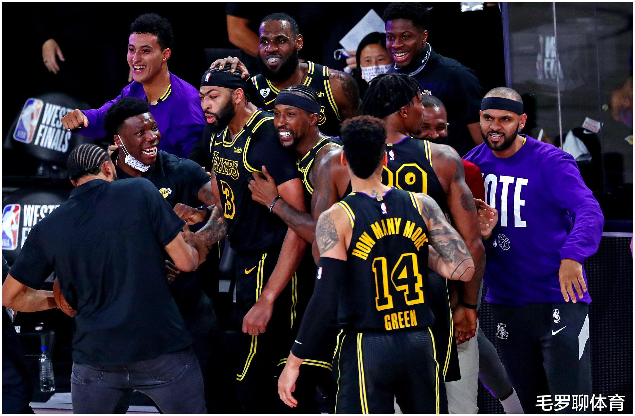 九游体育:湖人队新赛季训练计划:体能储备,战术演练,为新赛季做好充分准备 九游体育:湖人队新赛季训练计划:体能储备,战术演练,为新赛季做好充分准备