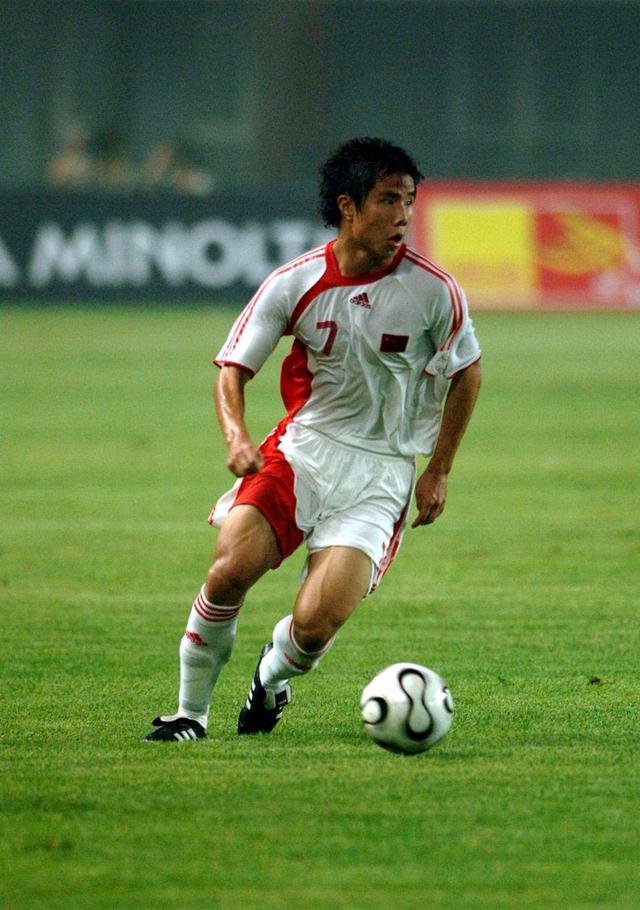 九游体育:老将蒿俊闵的职业生涯回顾与对中国足球的贡献的简单介绍 九游体育:老将蒿俊闵的职业生涯回顾与对中国足球的贡献的简单介绍