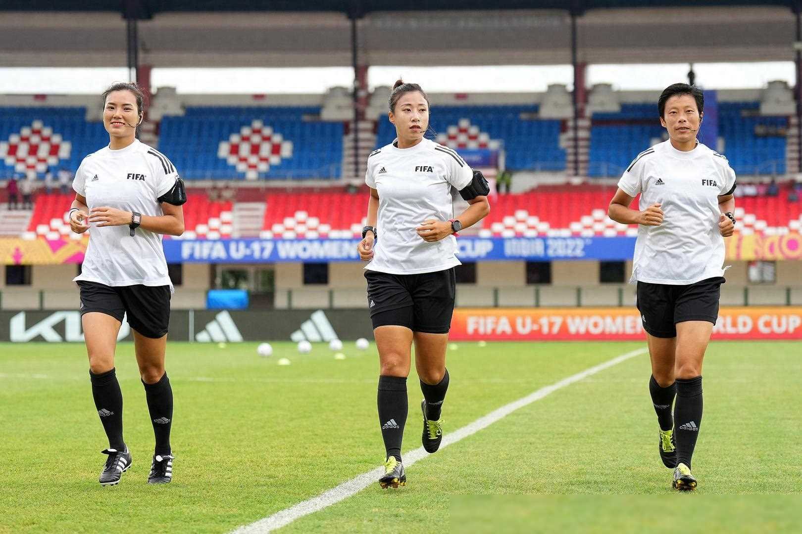 关于九游体育:中超联赛裁判：接受视频助理裁判（VAR）培训，提升执法水平的信息