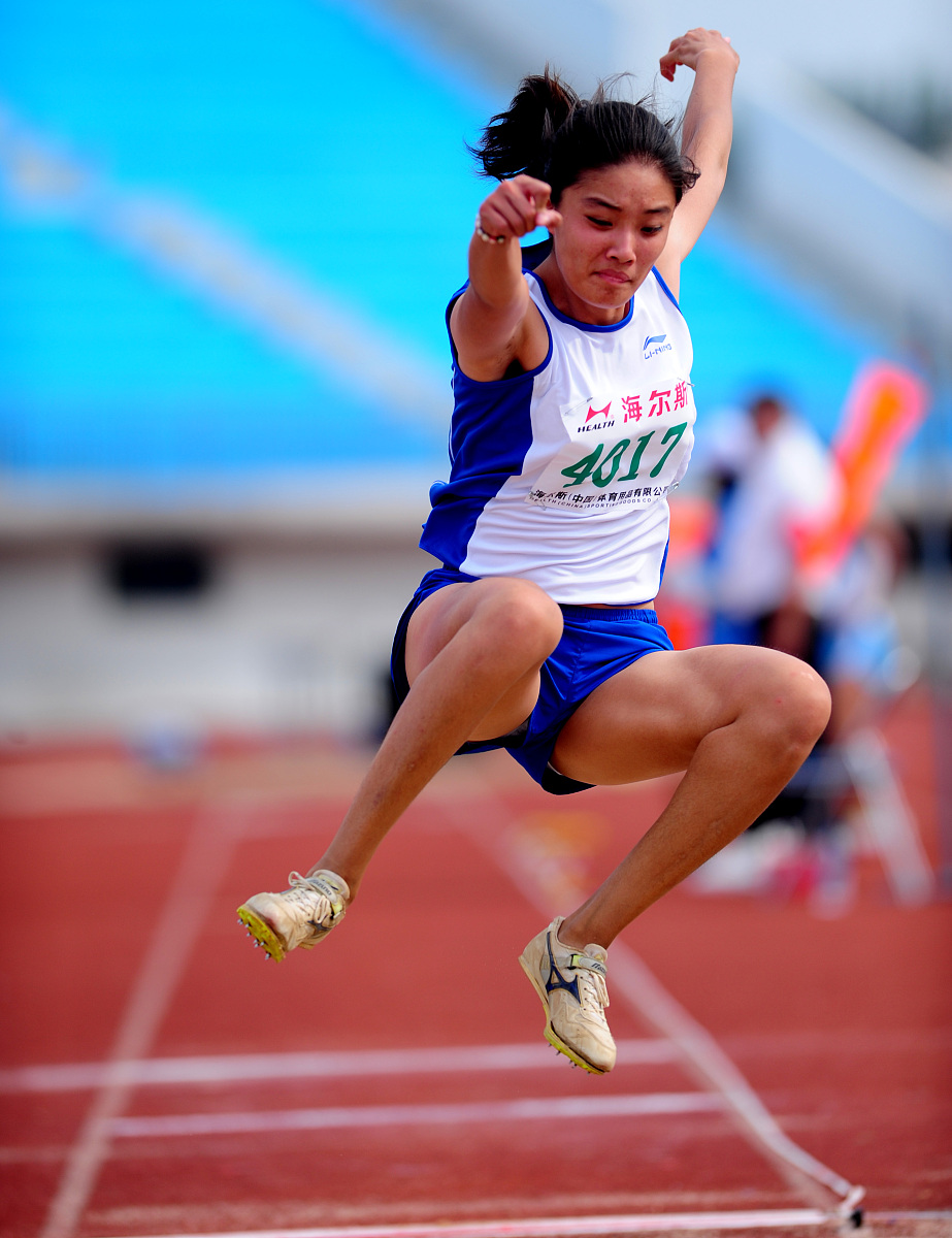 包含九游体育:田径明星打破世界纪录，创造历史的词条